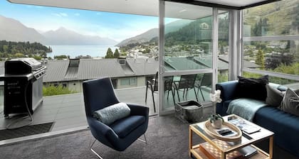 Central Lakeview Apartment | Walk to Town | Spa