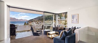 Central Lakeview Apartment | Walk to Town | Spa