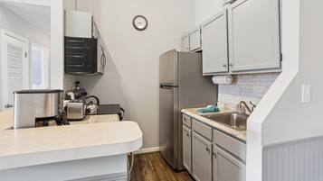 Fridge, microwave, dishwasher, coffee/tea maker