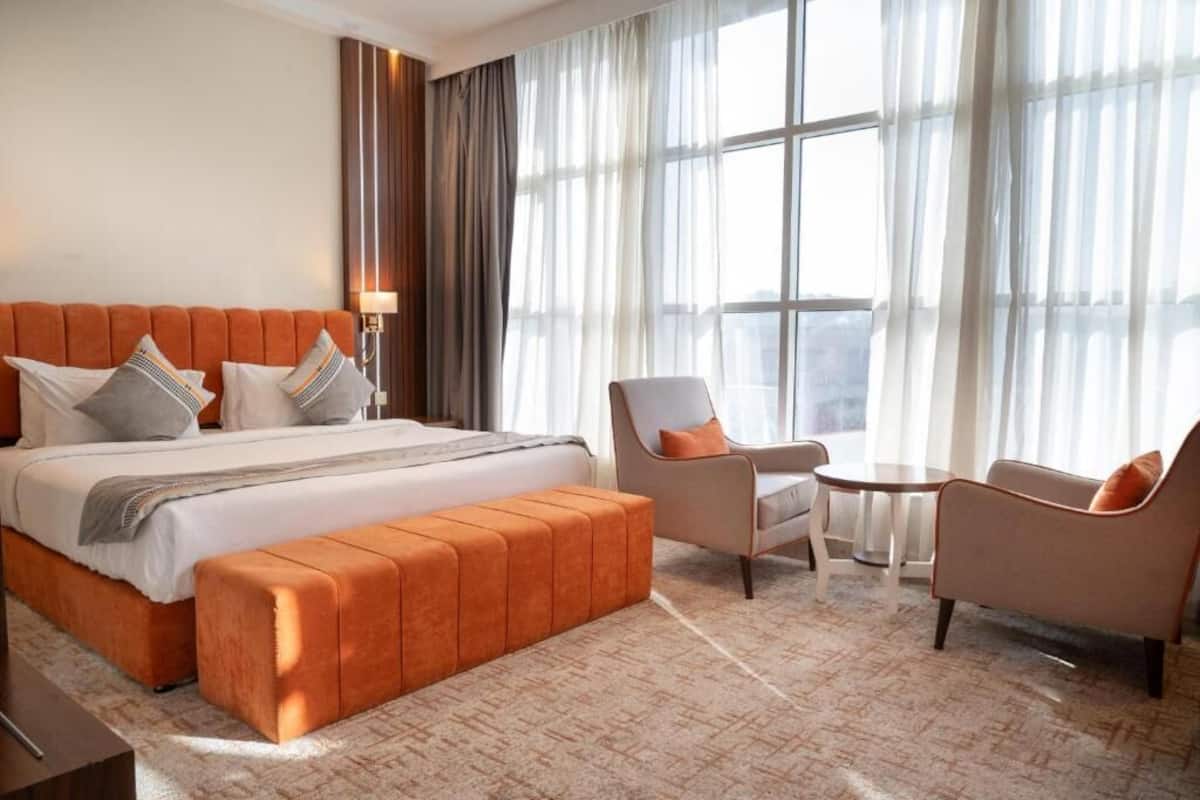 Sengetøy av topp kvalitet, memory foam-senger og safe på rommet