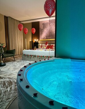 Presidential Suite, 1 Bedroom, Kitchenette, City View | Bathroom | Separate tub and shower, hair dryer, bidet, towels