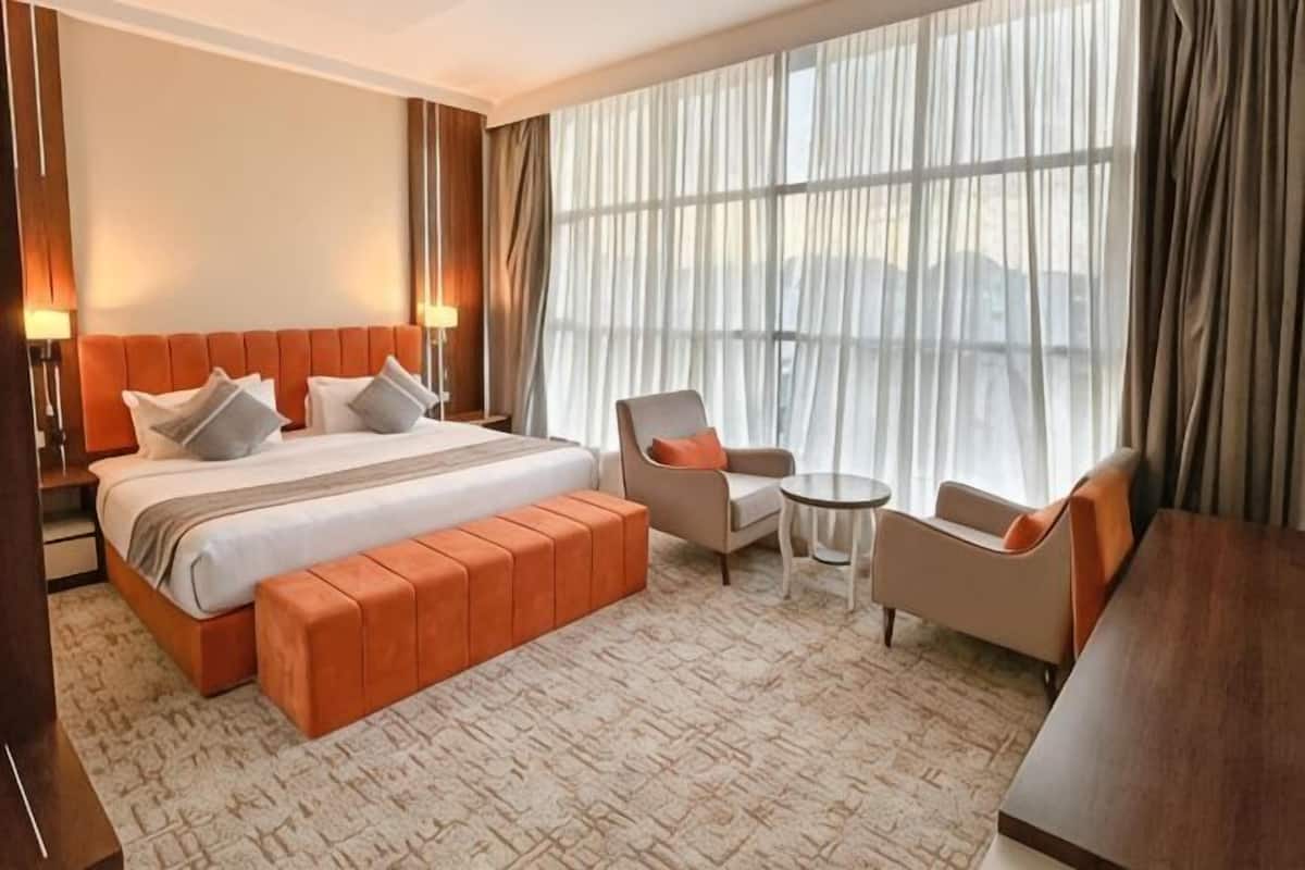 Hochwertige Bettwaren, Betten mit Memory-Foam-Matratzen, Zimmersafe