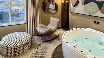 Presidential Suite, 1 Bedroom, Kitchenette, City View | Terrace/patio