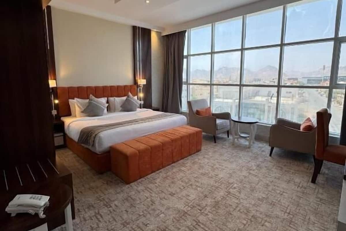 Executive Suite City View, 1 Bedroom, Kitchenette | Bộ đồ giường cao cấp, nệm cao su hoạt tính (memory foam)