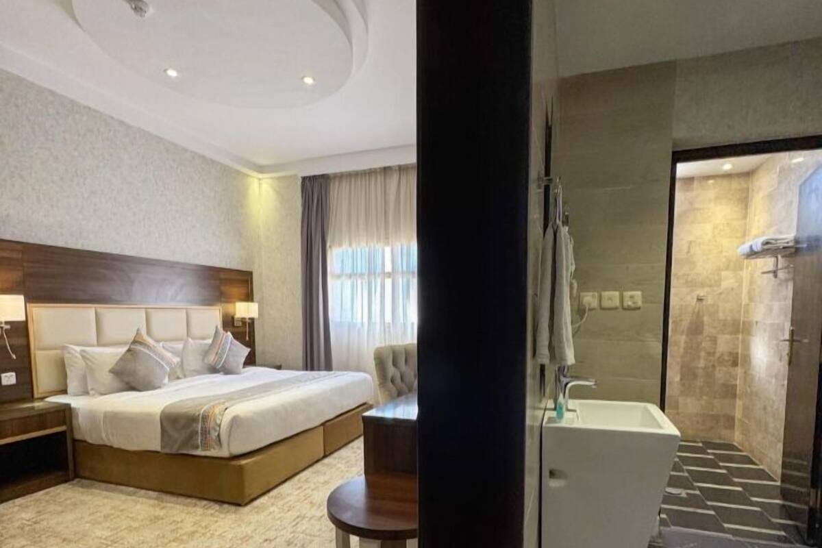 Economy Room, 1 Double Bed | Premium bedding, memory foam beds, in-room safe, laptop workspace