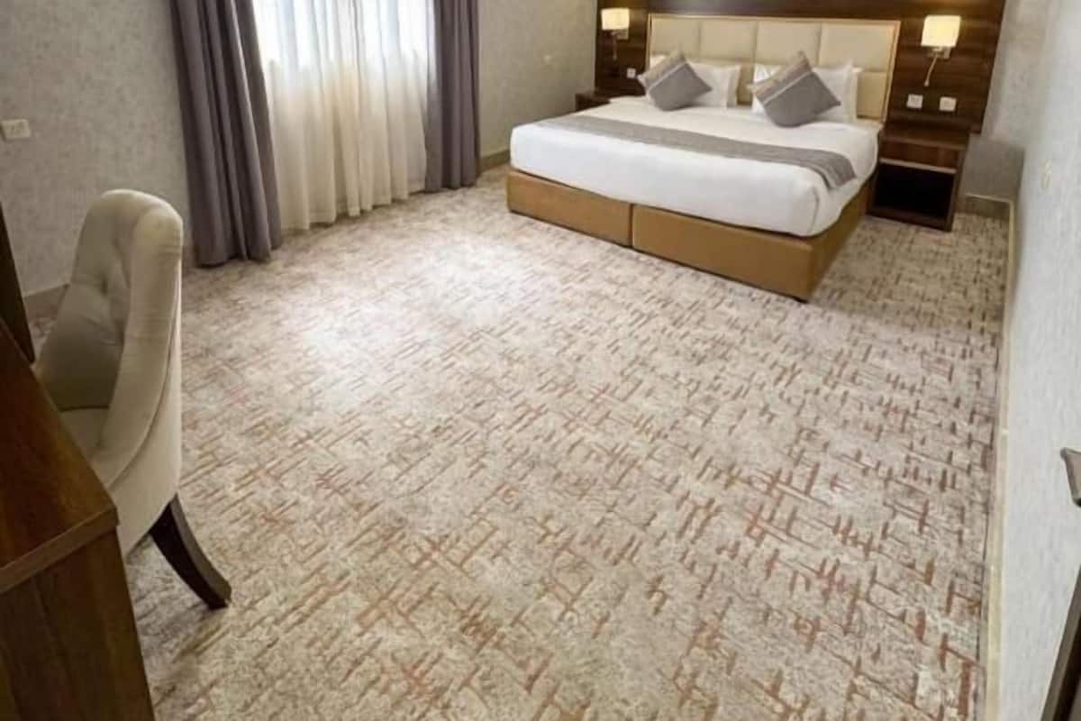 1 makuuhuone, ylelliset vuodevaatteet, memory foam -patjalliset sängyt