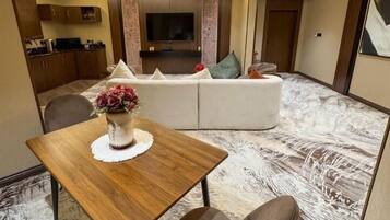 Presidential Suite, 1 Bedroom, Kitchenette, City View | Private kitchen