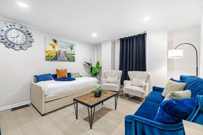 5 habitaciones, tabla de planchar con plancha, cuna de viaje y wifi