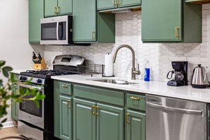 Refrigerador, microondas, horno, placa de cocina