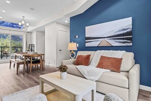 Fernseher, Kamin, Arbeitsbereiche