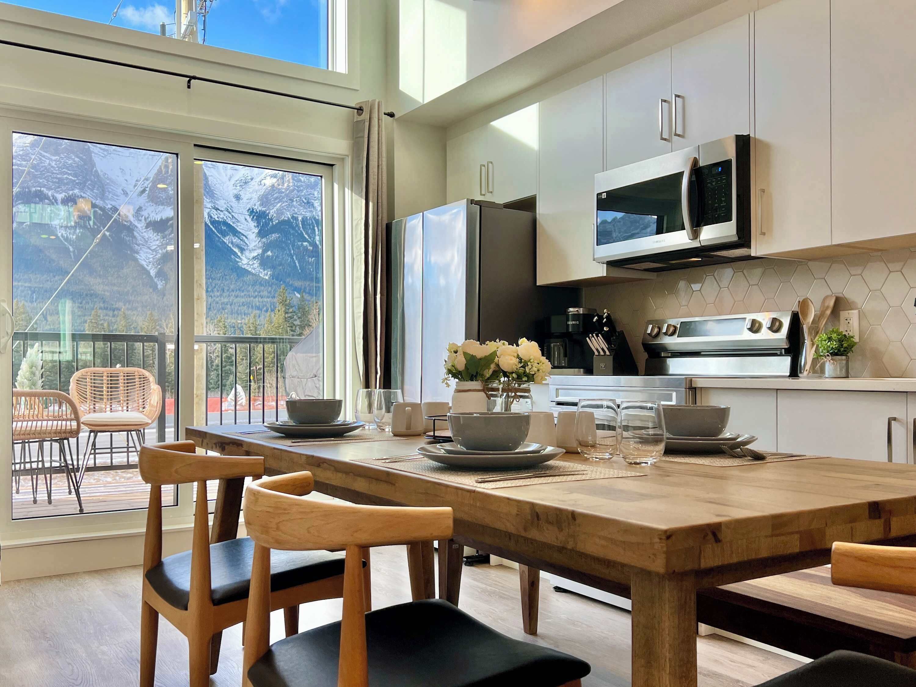 Fridge, microwave, stovetop, dishwasher