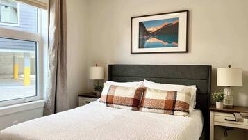 3 Schlafzimmer, Schreibtisch, Bügeleisen/Bügelbrett, Reisekinderbett