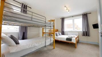 Grand Room, 1 Bedroom | Iron/ironing board, free WiFi, bed sheets