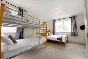 Grand Room, 1 Bedroom | Iron/ironing board, free WiFi, bed sheets - Southsea Rocks Hotel (Portsmouth)