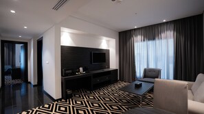 1 bedroom, in-room safe, blackout curtains, soundproofing
