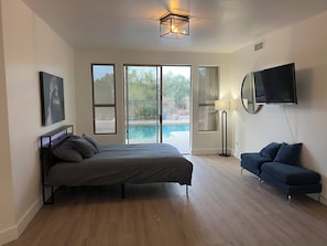 2 bedrooms, iron/ironing board, free WiFi, bed sheets