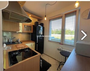 Microwave, oven, stovetop, coffee/tea maker