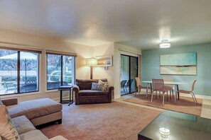 Smart TV - Sunset Rentals | Clipper Court 814 (Hilton Head Island)