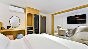 Suite | Premium bedding, free WiFi, bed sheets