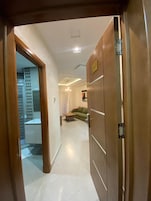 Deluxe Penthouse, Balcony, City View | In-room safe, iron/ironing board