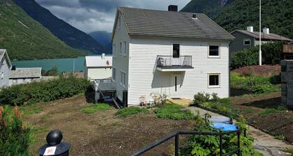 Charming 2-bedroom loft by UNESCO site Jotunheimen and Vettifossen!