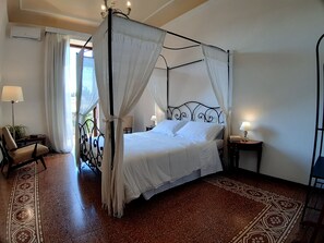 3 bedrooms, in-room safe, WiFi, bed sheets