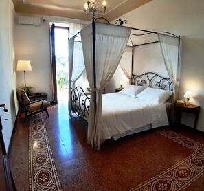 3 bedrooms, in-room safe, WiFi, bed sheets