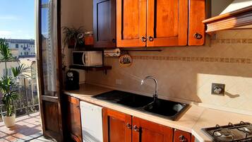 Microonde, forno, piano cottura, lavastoviglie