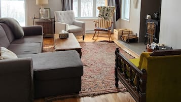 Tv, pejs, bøger, musikbibliotek