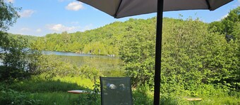 Chalet familial au bord du lac. Family getaway on the lake close to Montreal.