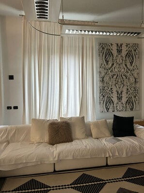 Living area - Loft located in front of the train station to Florence Santa Maria Novella (Prato)