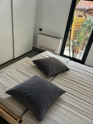 2 bedrooms, iron/ironing board, WiFi, bed sheets - Loft located in front of the train station to Florence Santa Maria Novella (Prato)