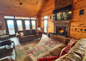 Smart TV, fireplace, foosball - Skyview Hideaway -3BR/2.5BA Log Home w/Gorgeous Views, Gas F/P, Hot Tub, WiFi (Todd)