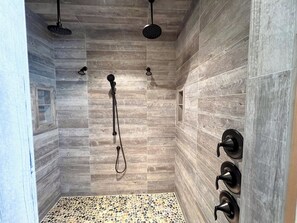 Shower, hair dryer, towels - Skyview Hideaway -3BR/2.5BALong Range Views, Hot Tub, WiFi (Todd)