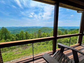 Property grounds - Skyview Hideaway -3BR/2.5BA Log Home w/Gorgeous Views, Gas F/P, Hot Tub, WiFi (Todd)