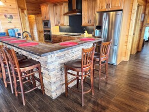 ثلاجة، ميكروويف، فرن، موقد طهي مسطح