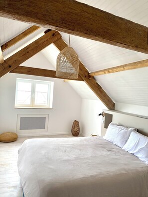 6 chambres, coffres-forts dans les chambres, bureau