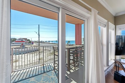 Perfect Coastal Getaway, spring is open, book now!