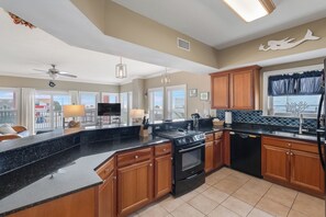 Fridge, microwave, oven, stovetop - Perfect Coastal Getaway, fall is open, book now! (Mexico Beach)