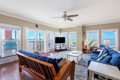 Perfect Coastal Getaway, fall is open, book now!