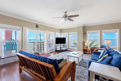 Perfect Coastal Getaway, fall is open, book now!