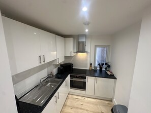 Mikrobølgeovn, ovn og kokeplater