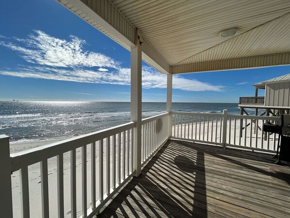 A wooden deck with a white railing overlooking a beach. - Simple Pleasures, Gulf Beachfront, 3 Bedroom, 2 Bath (Dauphin Island)