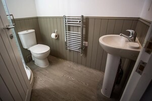 Free toiletries, towels, toilet paper