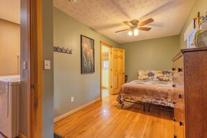 4 soverom, strykejern/-brett, reiseseng for barn og wi-fi (inkludert)