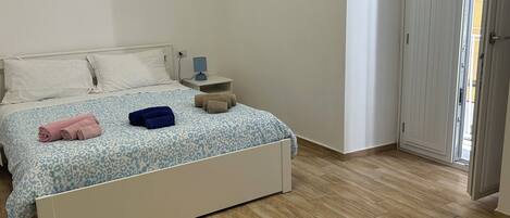 4 bedrooms, WiFi, bed sheets