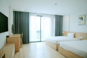 Een bureau, een laptopwerkplek, geluiddichte muren, gratis wifi