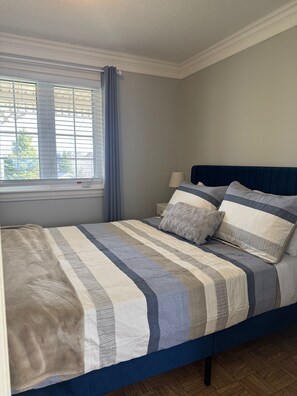 4 bedrooms, desk, iron/ironing board, free WiFi