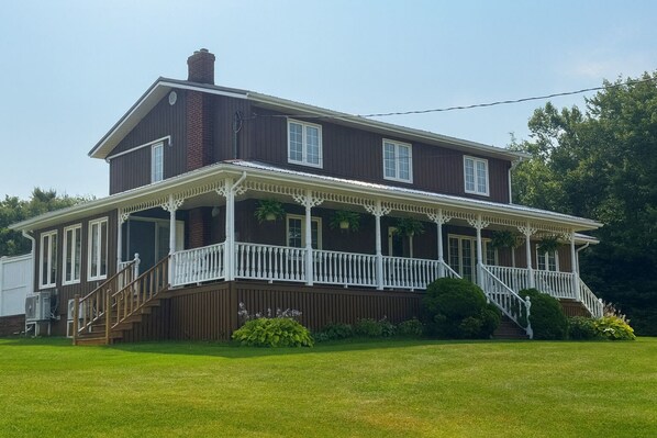 Exterior - McGregor House - Minutes to beaches and multiple golf courses! (New Glasgow)