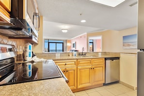 Fridge, microwave, oven, stovetop - Ocean Reef Resort Unit 919 (Myrtle Beach)